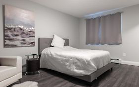 Entire Bachelor Unit En-Suite Uptown Waterloo - E5